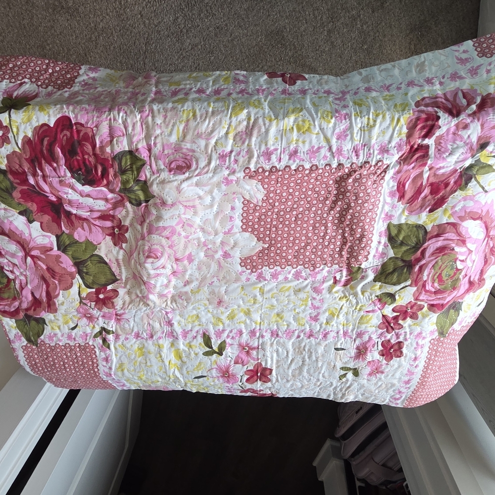 Floral Patchwork Quilted - Pink and White Pillow Shams